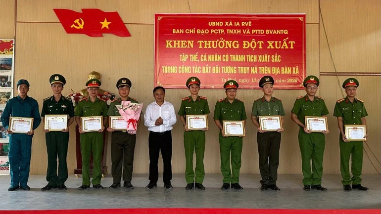 Xã biên giới Ia Rvê chủ động tấn công trấn áp tội phạm và bắt đối tượng truy nã Xã biên giới Ia Rvê chủ động tấn công trấn áp tội phạm và bắt đối tượng truy nã