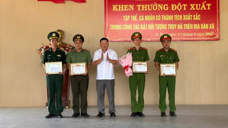 Xã biên giới Ia Rvê chủ động tấn công trấn áp tội phạm và bắt đối tượng truy nã Xã biên giới Ia Rvê chủ động tấn công trấn áp tội phạm và bắt đối tượng truy nã