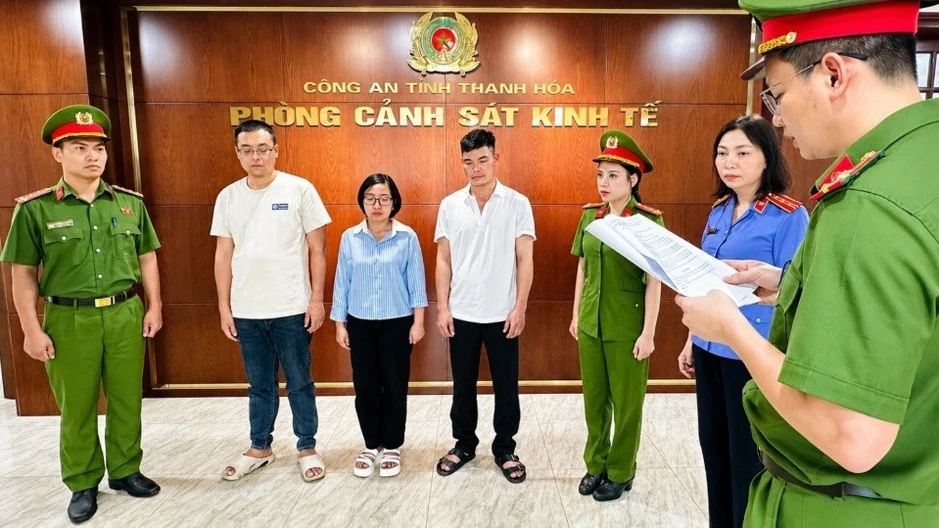 Xả chất thải không qua xử lý ra môi trường, giám đốc cùng 2 nhân viên trại lợn bị khởi tố Xả chất thải không qua xử lý ra môi trường, giám đốc cùng 2 nhân viên trại lợn bị khởi tố