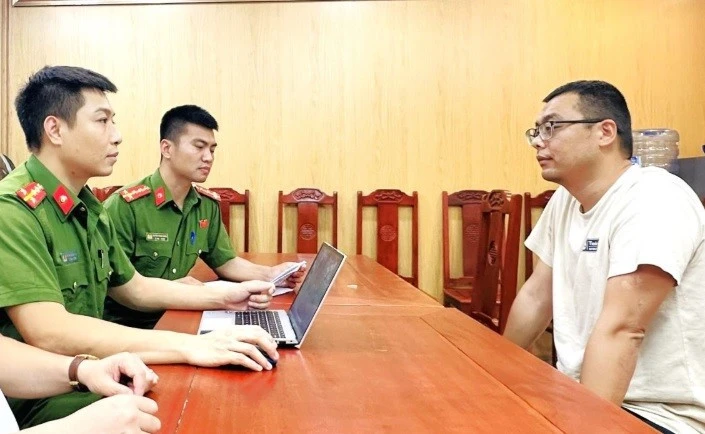 Xả chất thải không qua xử lý ra môi trường, giám đốc cùng 2 nhân viên trại lợn bị khởi tố Xả chất thải không qua xử lý ra môi trường, giám đốc cùng 2 nhân viên trại lợn bị khởi tố