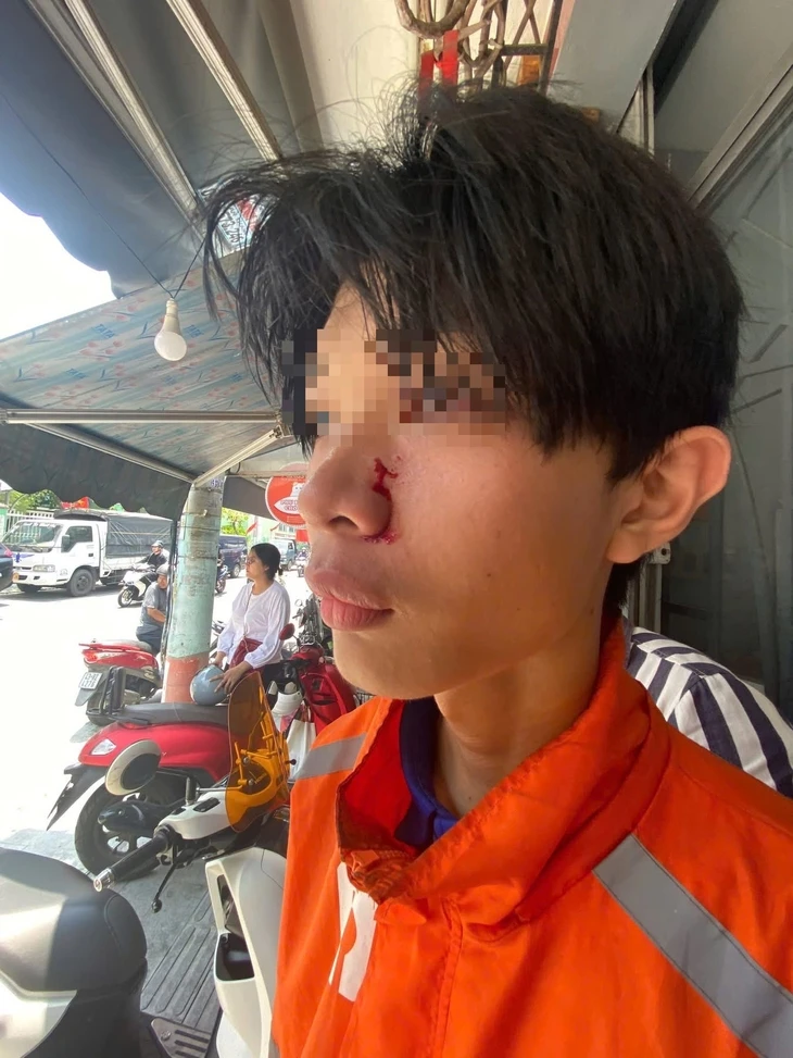 Xác minh clip người đàn ông đánh shipper trên đường phố Đà Nẵng Xác minh clip người đàn ông đánh shipper trên đường phố Đà Nẵng