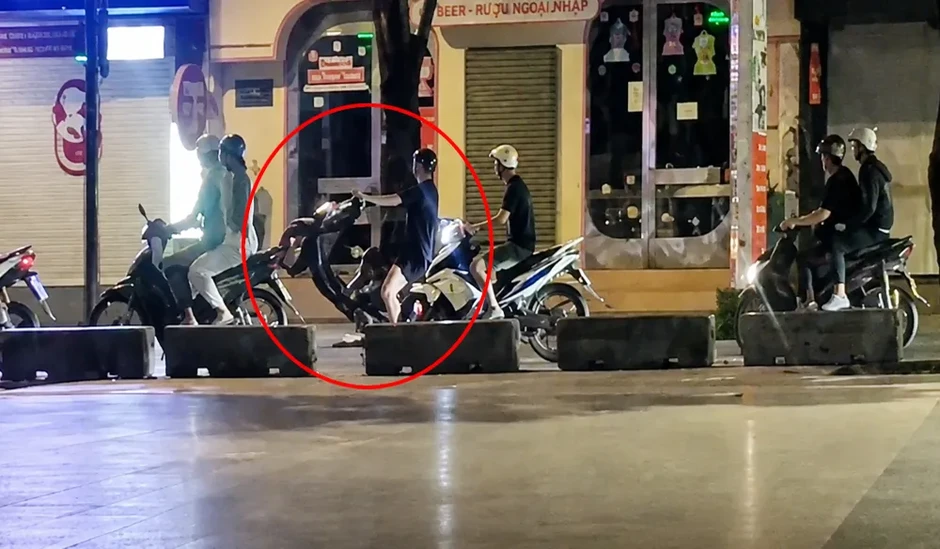 Xác minh clip nhóm thanh niên 'bốc đầu' xe ở phố đi bộ Nguyễn Huệ