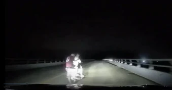 Xác minh clip nhóm thanh niên lạng lách, tạt đầu ô tô trên đường ven biển