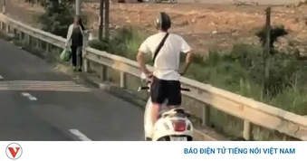Xác minh thanh niên buông hai tay, đứng trên xe máy khi đổ đèo ở Đắk Lắk