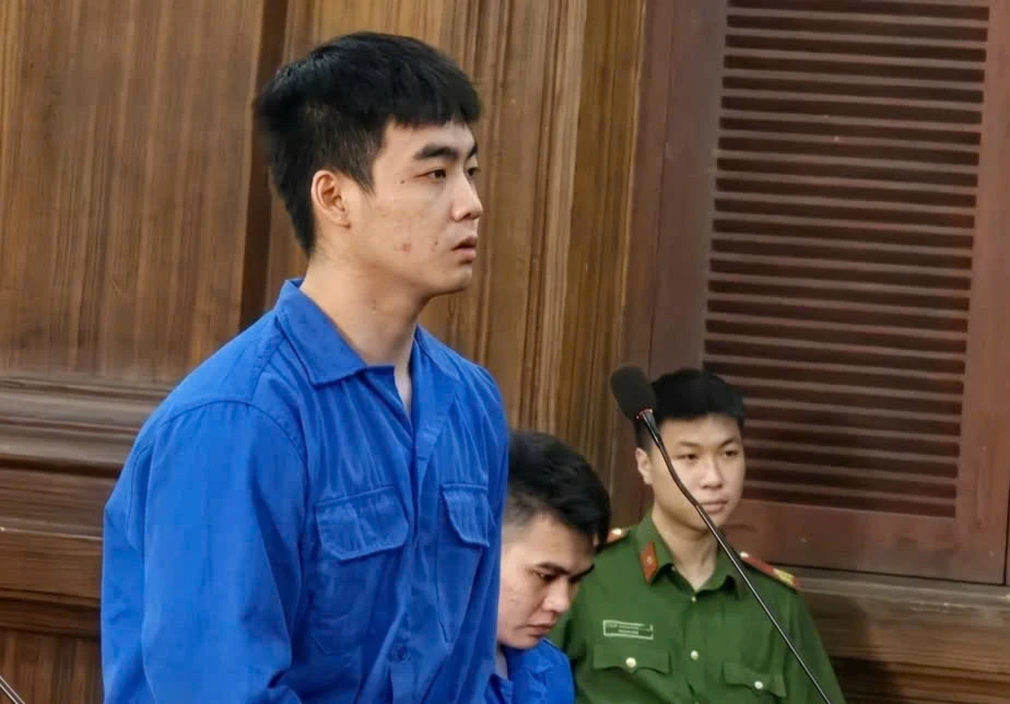 Xâm hại bé gái 12 tuổi, 2 thanh niên lãnh án tù, 2 thanh niên bị điều tra Xâm hại bé gái 12 tuổi, 2 thanh niên lãnh án tù, 2 thanh niên bị điều tra