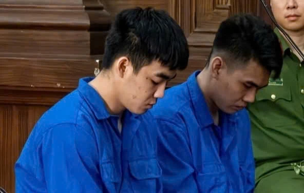 Xâm hại bé gái 12 tuổi, 2 thanh niên lãnh án tù, 2 thanh niên bị điều tra Xâm hại bé gái 12 tuổi, 2 thanh niên lãnh án tù, 2 thanh niên bị điều tra