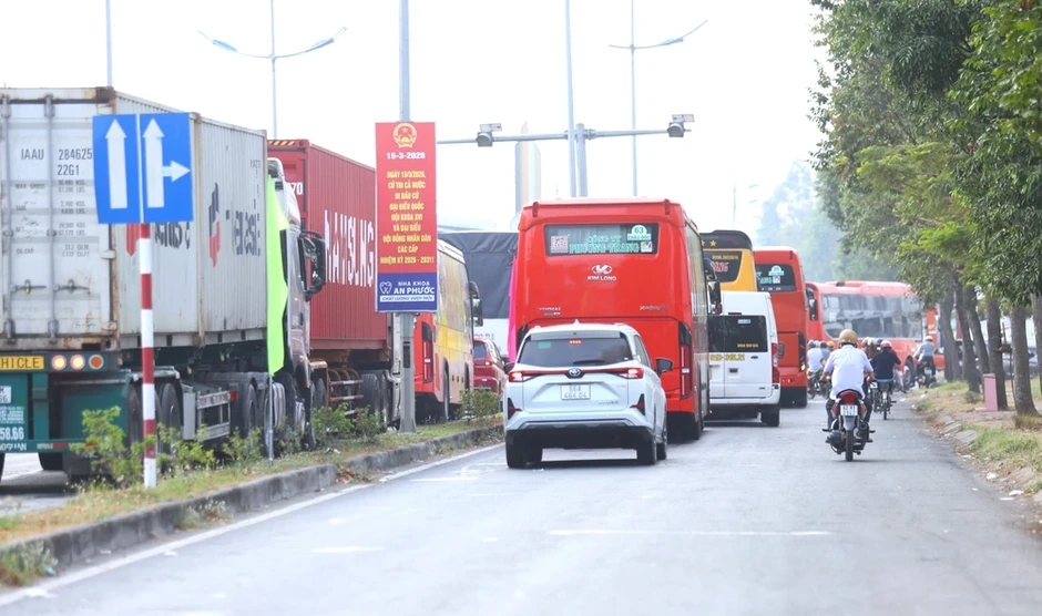 Xe về miền Tây tăng đột biến, CSGT mở làn khẩn cấp trên cao tốc TP.HCM – Trung Lương Xe về miền Tây tăng đột biến, CSGT mở làn khẩn cấp trên cao tốc TP.HCM – Trung Lương