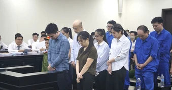 Xét xử 14 bị cáo trong đường dây sản xuất thực phẩm chức năng giả