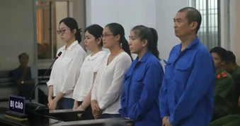 Xét xử 5 cựu cán bộ ngân hàng tham ô hơn 17 tỷ đồng