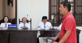 Xét xử 55 bị cáo trong chuyên án buôn lậu 200 triệu lít xăng dầu