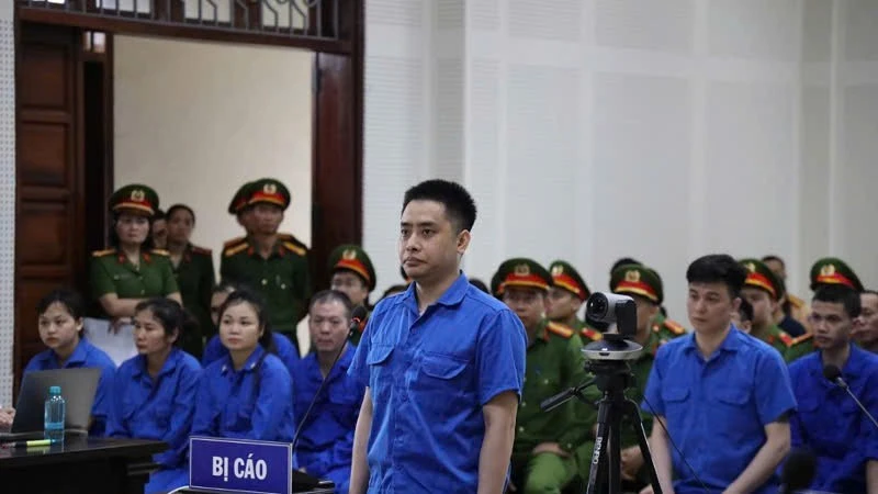 Xét xử Bùi Đình Khánh cùng các đồng phạm với nhiều tội danh Xét xử Bùi Đình Khánh cùng các đồng phạm với nhiều tội danh