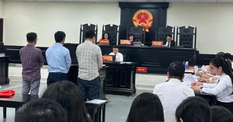 Xét xử cựu hiệu trưởng "ăn chặn tiền A80" của sinh viên