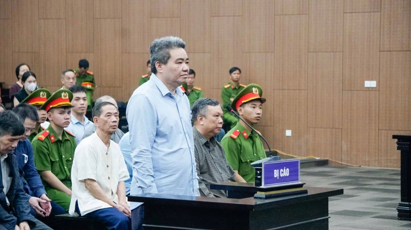 Xét xử cựu Thứ trưởng Bộ Nông nghiệp và Phát triển nông thôn Hoàng Văn Thắng Xét xử cựu Thứ trưởng Bộ Nông nghiệp và Phát triển nông thôn Hoàng Văn Thắng