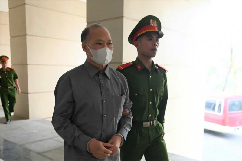 Xét xử cựu Thứ trưởng Bộ Nông nghiệp và Phát triển nông thôn Hoàng Văn Thắng Xét xử cựu Thứ trưởng Bộ Nông nghiệp và Phát triển nông thôn Hoàng Văn Thắng