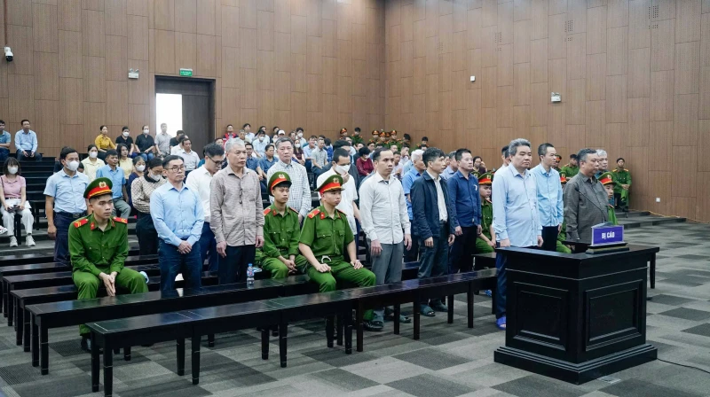 Xét xử cựu Thứ trưởng Bộ Nông nghiệp và Phát triển nông thôn Hoàng Văn Thắng Xét xử cựu Thứ trưởng Bộ Nông nghiệp và Phát triển nông thôn Hoàng Văn Thắng