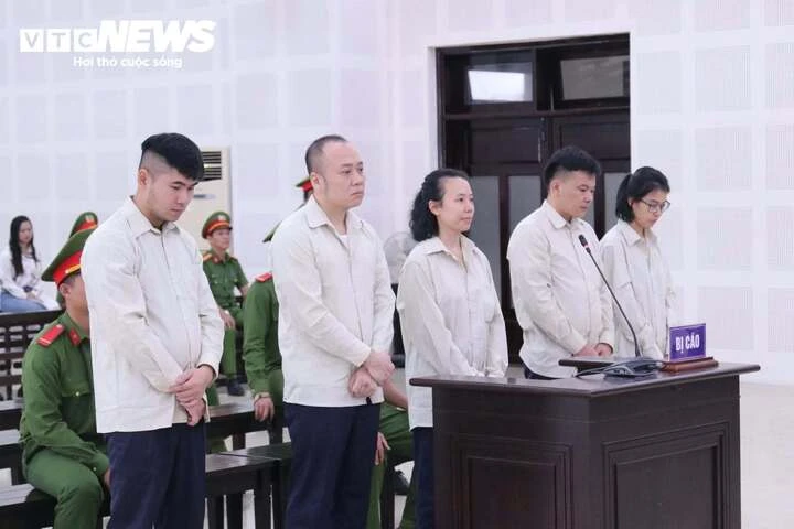Xét xử GFDI lừa hơn 7.100 người: TGĐ khai mở thêm chi nhánh để 'vớt vát' thua lỗ Xét xử GFDI lừa hơn 7.100 người: TGĐ khai mở thêm chi nhánh để 'vớt vát' thua lỗ