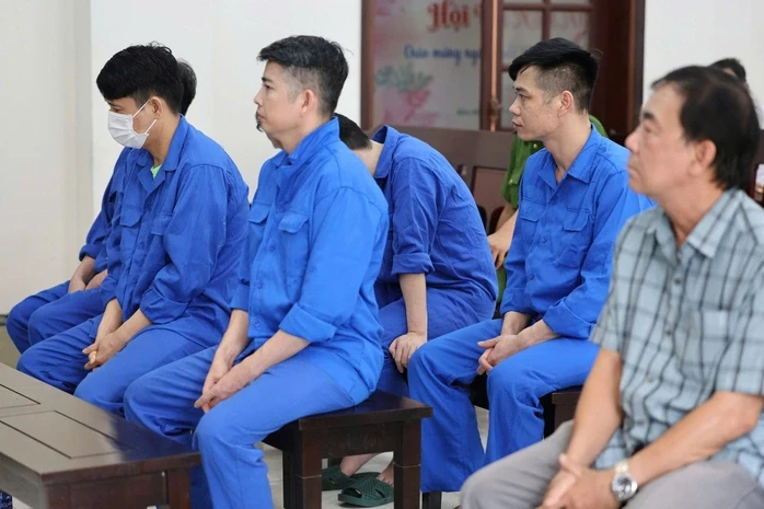 Xét xử giai đoạn 2 đại án xăng lậu: Hàng loạt chủ cây xăng hầu tòa Xét xử giai đoạn 2 đại án xăng lậu: Hàng loạt chủ cây xăng hầu tòa