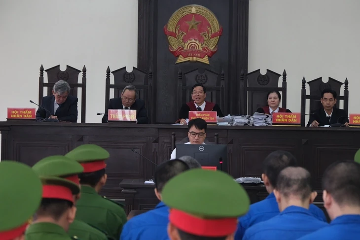 Xét xử nhóm cướp hơn 2 triệu USD ở Tây Ninh: Hé lộ phi vụ chấn động Xét xử nhóm cướp hơn 2 triệu USD ở Tây Ninh: Hé lộ phi vụ chấn động