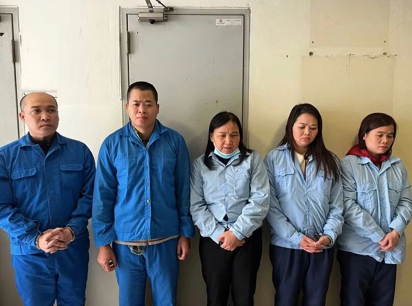 Xét xử nhóm cựu cán bộ chạy giấy phép cho 686 phòng khám, hiệu thuốc Xét xử nhóm cựu cán bộ chạy giấy phép cho 686 phòng khám, hiệu thuốc