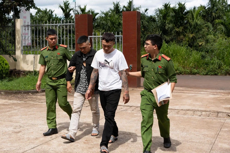 Xét xử nhóm giang hồ quậy phá hội chợ, đe dọa, ép đưa tiền bảo kê Xét xử nhóm giang hồ quậy phá hội chợ, đe dọa, ép đưa tiền bảo kê