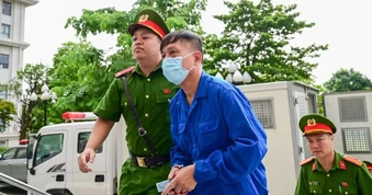 Xét xử sơ thẩm cựu Thứ trưởng Nguyễn Bá Hoan và 27 bị cáo