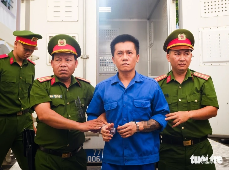 Xét xử Tài 'đen' và đồng phạm cướp ngân hàng tại Gia Lai Xét xử Tài 'đen' và đồng phạm cướp ngân hàng tại Gia Lai