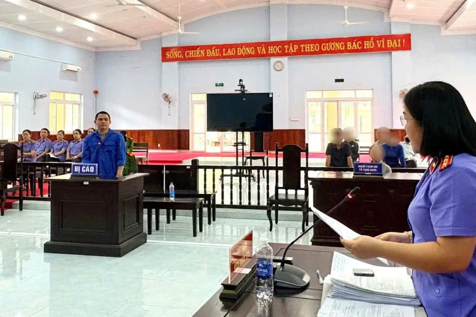 Xin bỏ qua vi phạm không được, xách dao rựa chém 3 cán bộ CSGT Xin bỏ qua vi phạm không được, xách dao rựa chém 3 cán bộ CSGT