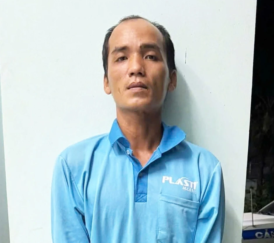Xin đi nhờ xe rồi dùng vũ lực cưỡng hiếp bé gái 12 tuổi Xin đi nhờ xe rồi dùng vũ lực cưỡng hiếp bé gái 12 tuổi