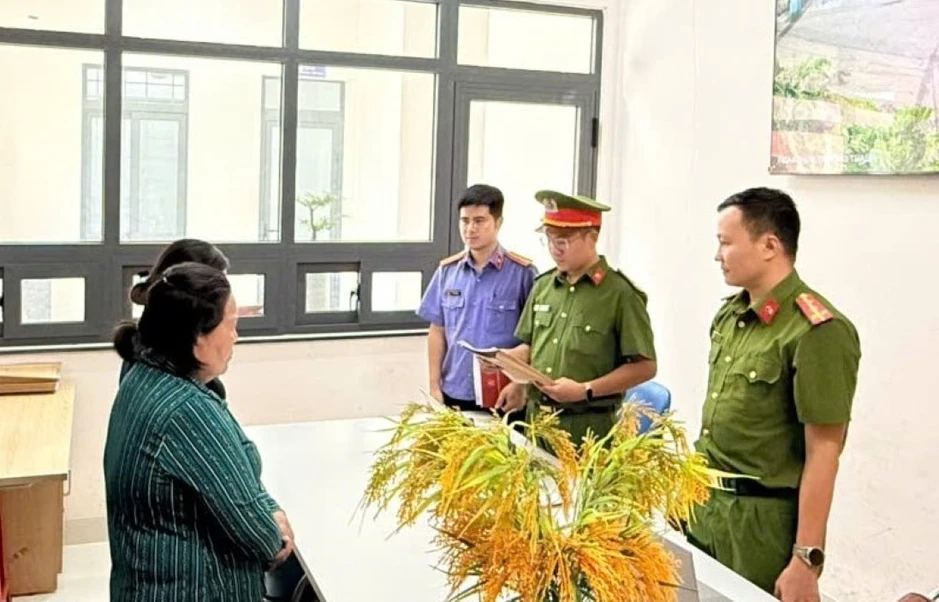 Xin làm tình nguyện viên gây quỹ 'Nghĩa tình đồng đội', rồi biển thủ tiền quyên góp Xin làm tình nguyện viên gây quỹ 'Nghĩa tình đồng đội', rồi biển thủ tiền quyên góp