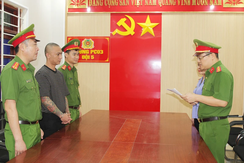 Xịt sơn quảng cáo, bán thuốc nam giả “100% khỏi hen suyễn” Xịt sơn quảng cáo, bán thuốc nam giả “100% khỏi hen suyễn”