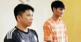Xông vào quán cà phê, cướp điện thoại của đứa trẻ 9 tuổi