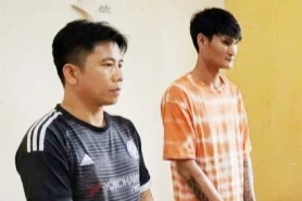 Xông vào quán cà phê, cướp điện thoại của đứa trẻ 9 tuổi Xông vào quán cà phê, cướp điện thoại của đứa trẻ 9 tuổi