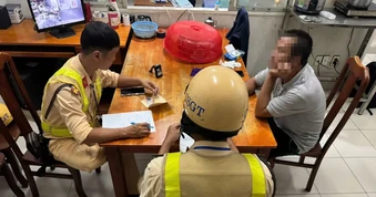 Xử lý 2 xe tải chở hơn 200 con heo dương tính với Salbutamol vào TPHCM