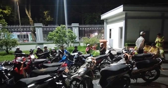 Xử lý hàng chục đối tượng chạy xe máy rú ga, nẹt pô
