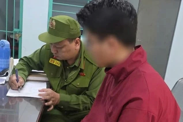 Xử lý nam thanh niên đặt máy quay lén tại nhà vệ sinh nữ ở Hà Nội