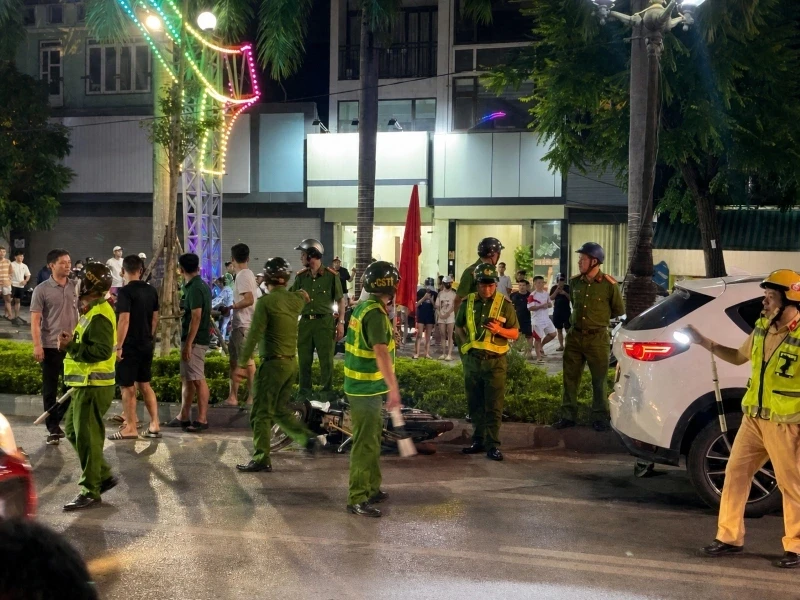 Xử lý nhóm thanh thiếu niên mang hung khí, gây tai nạn giữa phố Xử lý nhóm thanh thiếu niên mang hung khí, gây tai nạn giữa phố