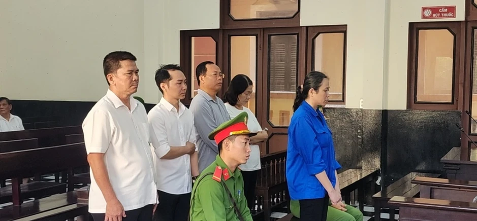 Xử lý sai phạm tại Ban Thi đua - Khen thưởng, nhiều cán bộ bị tuyên án Xử lý sai phạm tại Ban Thi đua - Khen thưởng, nhiều cán bộ bị tuyên án