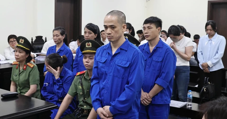 Xử phạt 12 bị cáo trong đường dây buôn lậu hơn 900 tỷ đồng