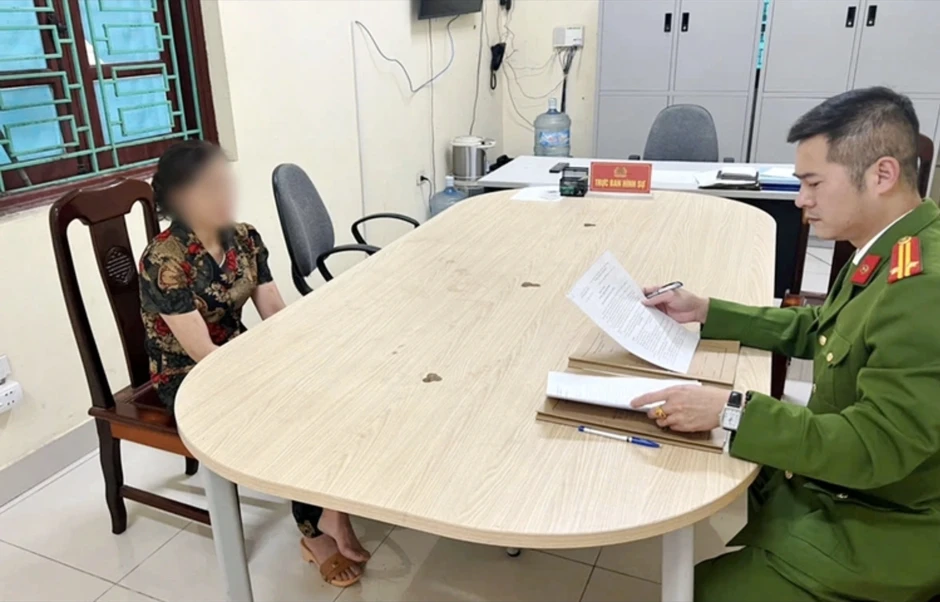 Xử phạt 2 người "chặt chém" tiền trông xe tại chùa Phật Tích Xử phạt 2 người "chặt chém" tiền trông xe tại chùa Phật Tích