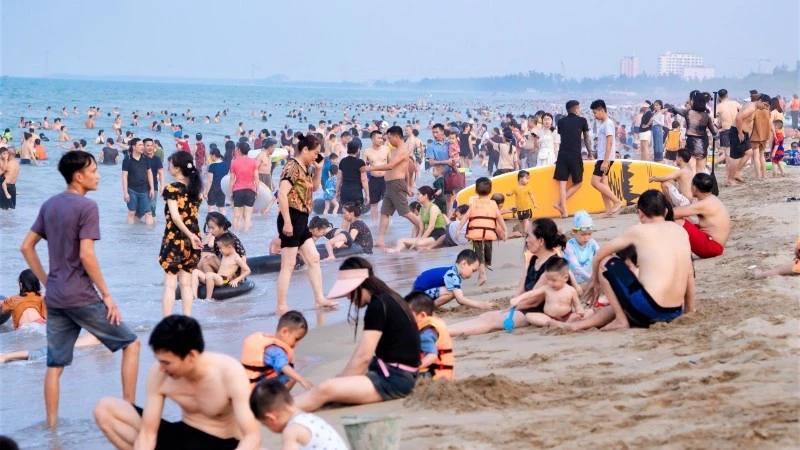 Xử phạt chủ cơ sở trông giữ xe ở Cửa Lò về hành vi thu tiền cao hơn giá niêm yết Xử phạt chủ cơ sở trông giữ xe ở Cửa Lò về hành vi thu tiền cao hơn giá niêm yết