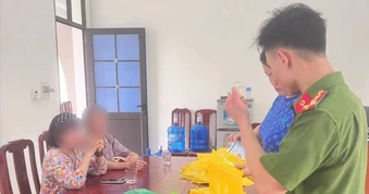 Xử phạt hai phụ nữ phát tán tài liệu liên quan "pháp luân công"