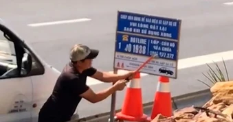 Xử phạt người cạo xóa số đường dây nóng trên cao tốc Bắc - Nam