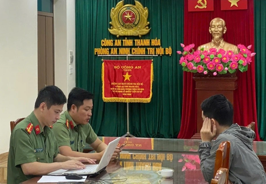 Xử phạt người chuyển cuộc gọi đòi nợ sang đường dây nóng của công an Xử phạt người chuyển cuộc gọi đòi nợ sang đường dây nóng của công an