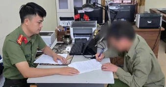 Xử phạt người đàn ông chia sẻ thông tin xuyên tạc, bôi nhọ lãnh đạo