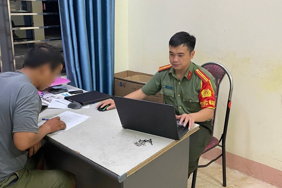Xử phạt người đàn ông đăng tin "mưa lũ gây sạt lở hết đường" Xử phạt người đàn ông đăng tin "mưa lũ gây sạt lở hết đường"