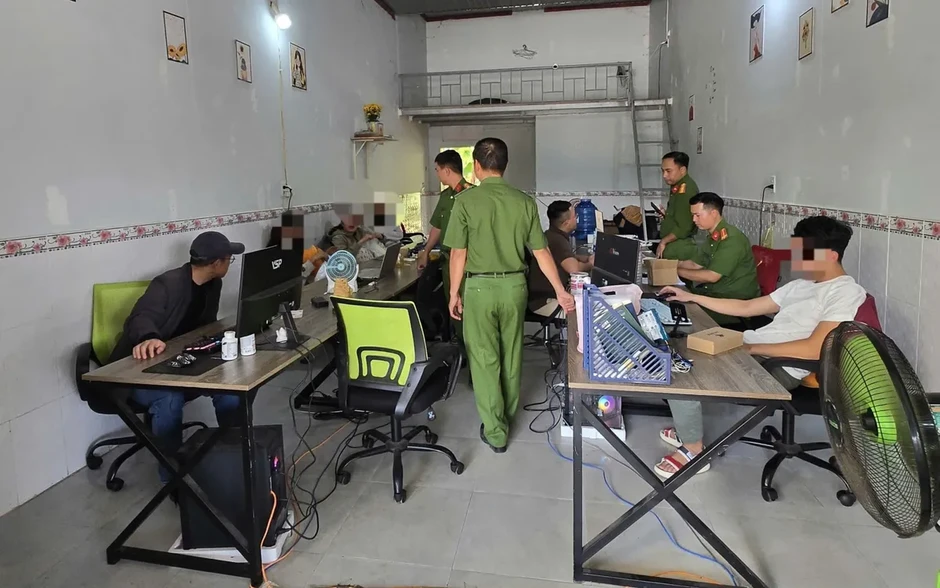Xử phạt nhóm thanh niên dùng AI dựng tin giả xúc phạm uy tín quân đội Xử phạt nhóm thanh niên dùng AI dựng tin giả xúc phạm uy tín quân đội