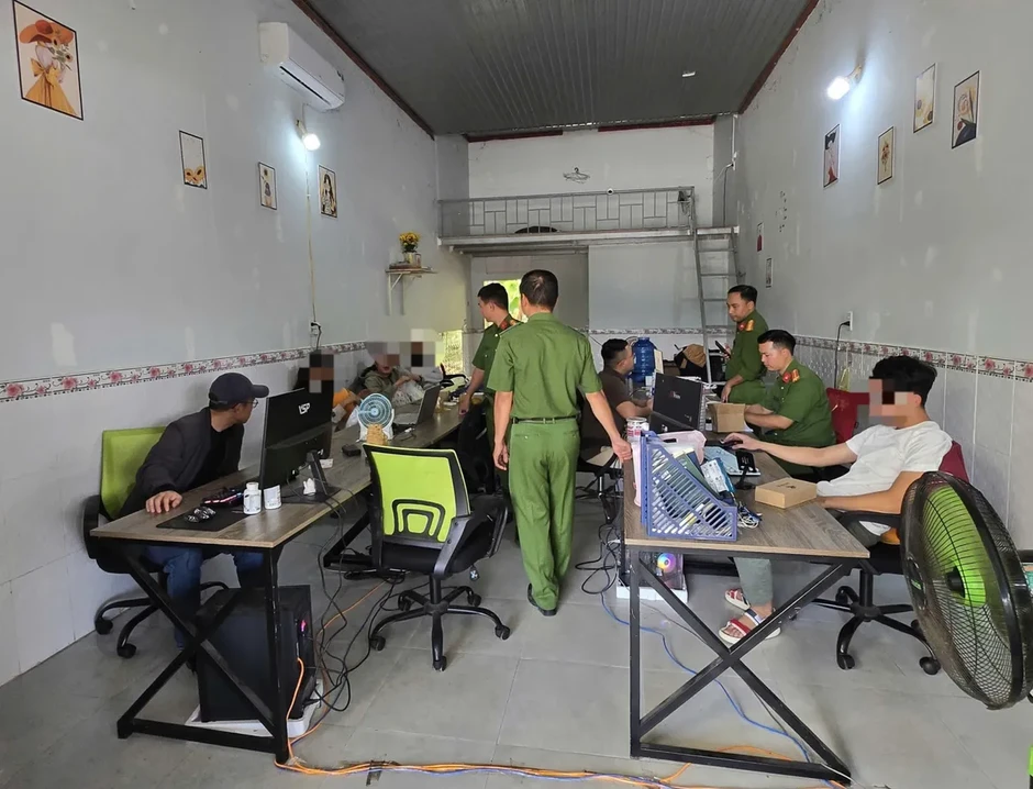 Xử phạt nhóm thanh niên dùng AI dựng tin giả xúc phạm uy tín quân đội Xử phạt nhóm thanh niên dùng AI dựng tin giả xúc phạm uy tín quân đội