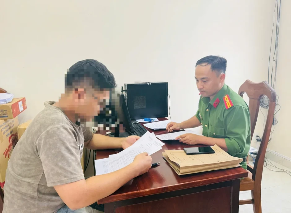 Xử phạt nhóm thanh niên dùng AI dựng tin giả xúc phạm uy tín quân đội Xử phạt nhóm thanh niên dùng AI dựng tin giả xúc phạm uy tín quân đội