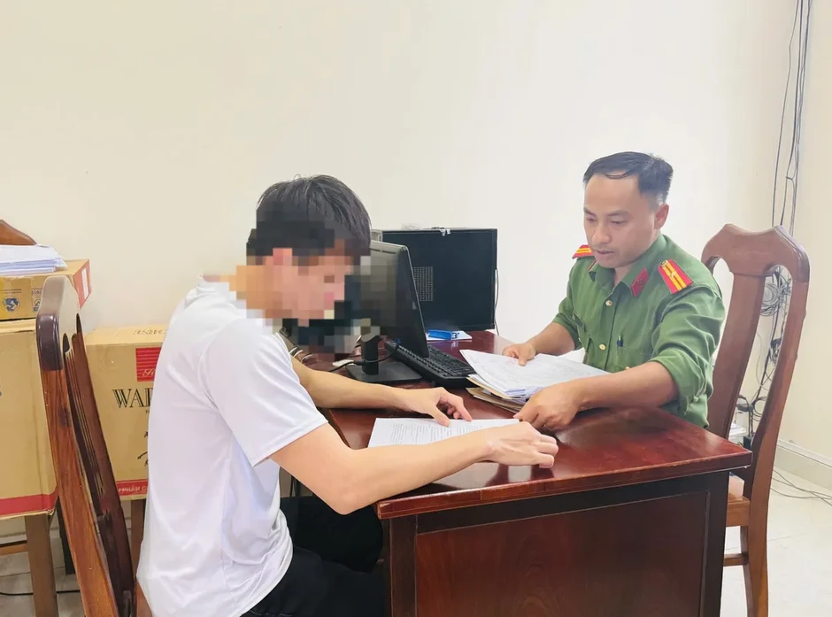 Xử phạt nhóm thanh niên dùng AI dựng tin giả xúc phạm uy tín quân đội Xử phạt nhóm thanh niên dùng AI dựng tin giả xúc phạm uy tín quân đội