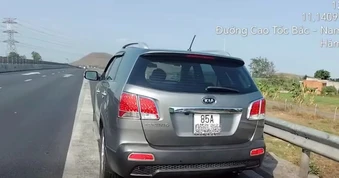 Xử phạt tài xế đậu xe ở dải dừng khẩn cấp cao tốc Vĩnh Hảo - Phan Thiết để... ngủ